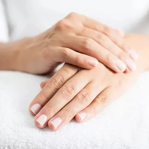 3 συμβουλές που δίνουν extra διάρκεια στο μανικιούρ