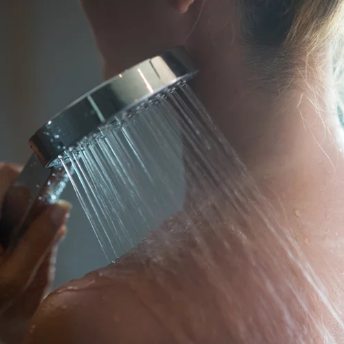 Ζεστό ή κρύο ντους για την καλύτερη αποκατάσταση των μυών;