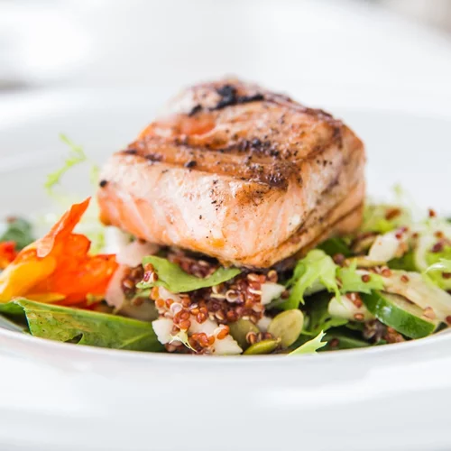 Το ψάρι είναι απαραίτητο: 5 ιδέες για ελαφριά γεύματα με σολομό