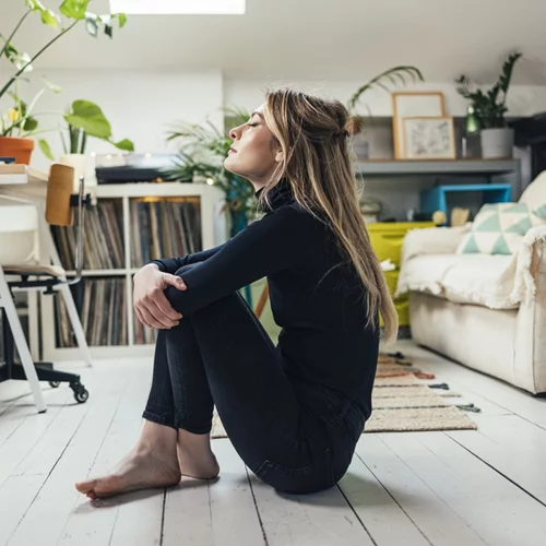 Γιατί πρέπει να καθόμαστε στο έδαφος για 30 λεπτά την ημέρα