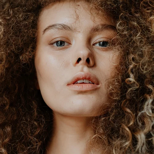 Φοβάσαι τη δράση της ρετινόλης; 3 εναλλακτικά συστατικά με αντιγηραντική δράση για θεϊκή επιδερμίδα