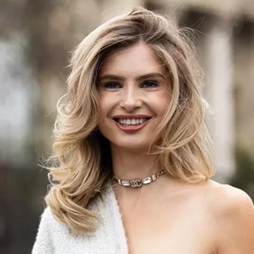 3 χτενίσματα που θα τον κάνουν να σε ερωτευτεί από την αρχή την Ημέρα του Αγίου Βαλεντίνου