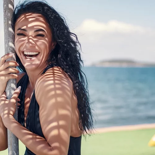 Εμμηνόπαυση και λίπος στην κοιλιά: Γιατί αυξάνεται και τι μπορείς να κάνεις για να το μειώσεις