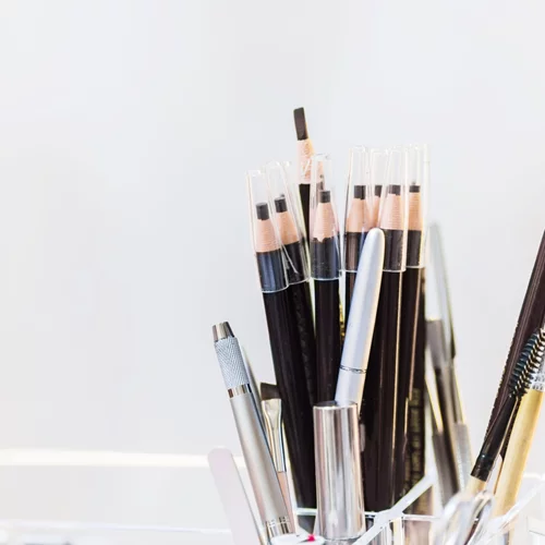 Γιατί τα μολύβια ματιών σκληραίνουν;