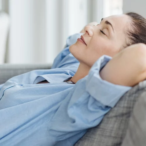 Ύπνος στην εμμηνόπαυση: Θα σε βοηθήσουν τα χάπια για την αϋπνία;