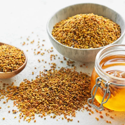 Παγκόσμια Ημέρα Μέλισσας: 5 τρόποι που τα προϊόντα της κυψέλης ενισχύουν την υγεία μας