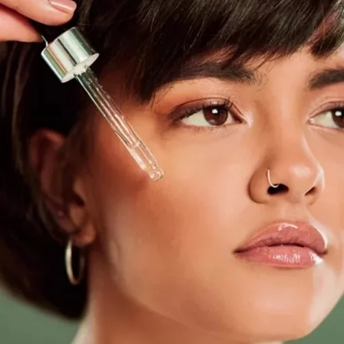 Οι 5 καλύτεροι οροί προσώπου με βιταμίνη C που θα βρεις στο φαρμακείο της γειτονιάς σου