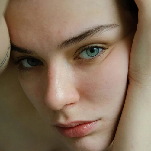 "Slathering": Η νέα τεχνική στο skincare που μεταμορφώνει την επιδερμίδα