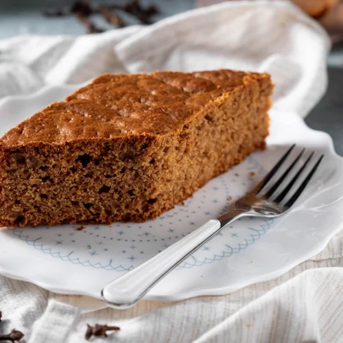 Πετιμεζόπιτα με τσίπουρο: το πιο αρωματικό και παραδοσιακό γλυκό που θα φτιάξεις φέτος