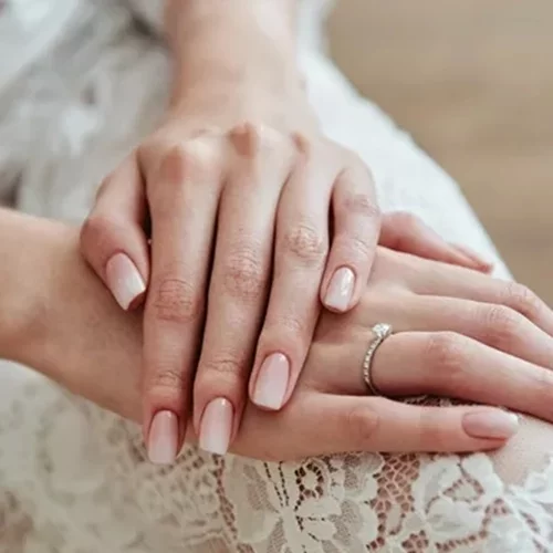 Παντρεύεσαι; Αυτό είναι το πιο εντυπωσιακό γαλλικό μανικιούρ για τις νύφες του 2023