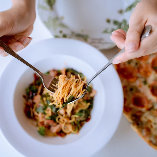 "Γιατί παχαίνω;": Οι 8 λόγοι που σήμερα παχαίνουμε πιο πολύ