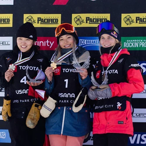Girl power: Η Chloe Kim έγραψε ιστορία κερδίζοντας το δεύτερο χρυσό Ολυμπιακό μετάλλιο στο snowboard