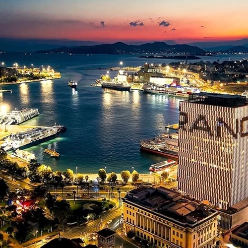 H Range Rover στον Πύργο Πειραιά