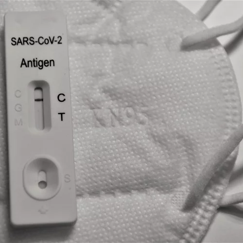 Γρήγορο τεστ κορονοϊού από τη μύτη και το στόμα: Είναι το ίδιο αποτελεσματικά;