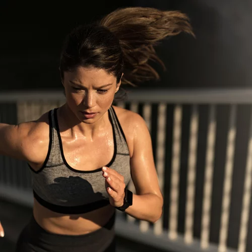 Ποιο τρέξιμο; Αυτή η δραστηριότητα μπορεί να κάψει έως και 450 θερμίδες σε 1 ώρα