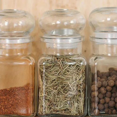 "Φυσικά" αλλά επικίνδυνα: Προσοχή σε 3 πολύ γνωστά μπαχαρικά – Μπλοκάρουν φάρμακα και βλάπτουν το συκώτι