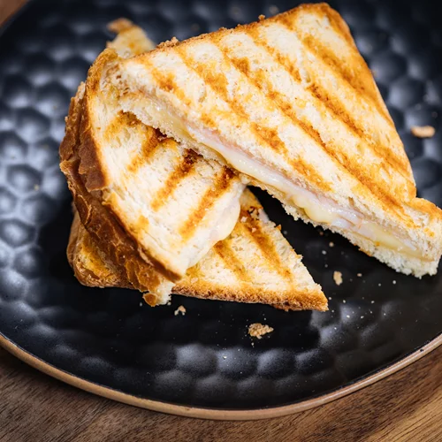 Η καλύτερη ιδέα για γέμιση σε τοστ - και πες "αντίο" στα βαρετά σνακ