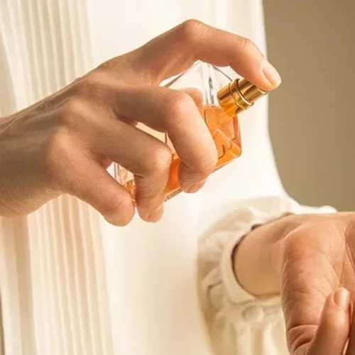 "Πώς να μυρίζω όμορφα όλη μέρα;" | Το tip που θα σε κάνει να μοσχοβολάς όλη μέρα