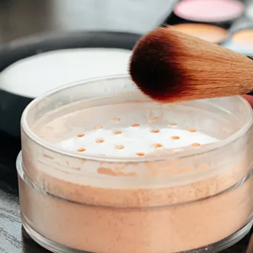 5 εναλλακτικοί τρόποι να χρησιμοποιήσεις την πούδρα προσώπου