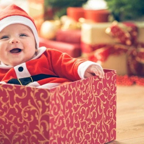 Πρώτες γιορτές με μωρό; Τα "ναι" και τα "όχι" για να τις απολαύσετε οικογενειακώς!