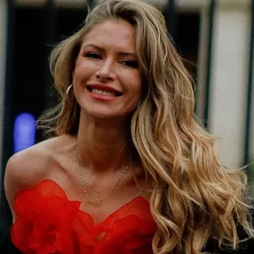 Το TikTok μίλησε! Οι ωραιότερες μπούκλες χωρίς θερμότητα γίνονται με ένα κολάν