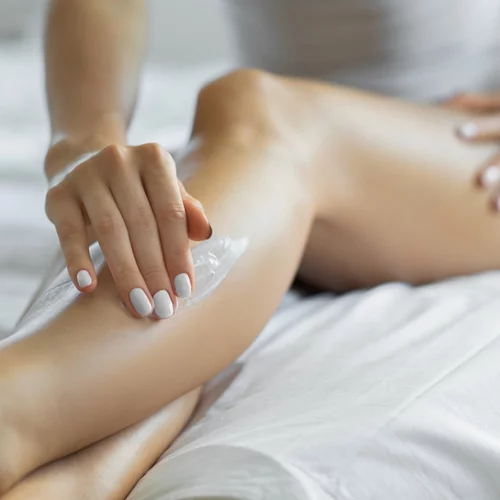 Baby Powder: 7 "εθιστικές" κρέμες σώματος με άρωμα πούδρας