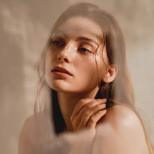 Δυσχρωμίες προσώπου: 3 "must try" προϊόντα για ομοιόμορφο τόνο επιδερμίδας