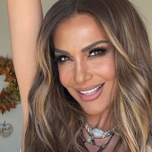 Η Δέσποινα Βανδή με το μακιγιάζ που αναδεικνύει όσο κανένα άλλο τα καστανά μάτια