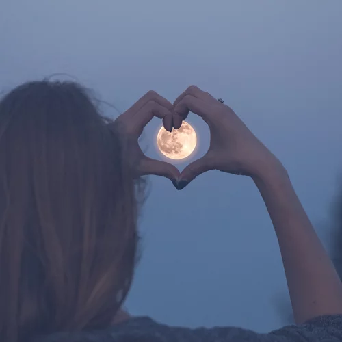 Ισχύει ότι η πανσέληνος επηρεάζει τη διάθεσή μας;