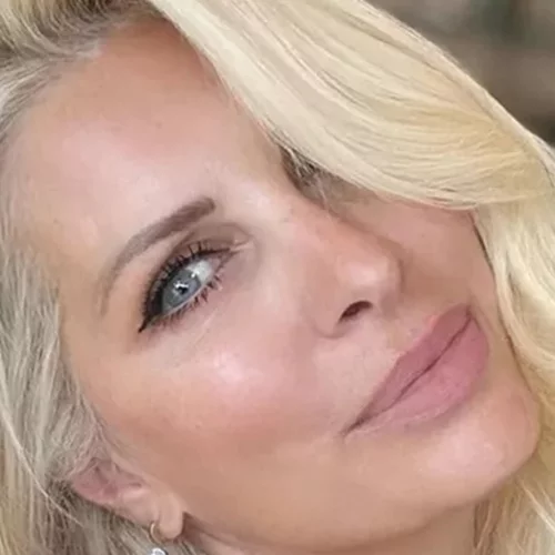 Ανανεωμένη η Ελένη Μενεγάκη: Η αλλαγή στα μαλλιά της που την ενθουσίασε