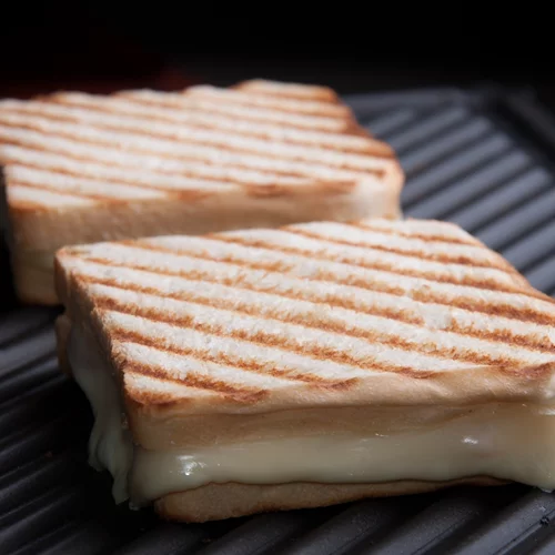 Τοστάκι για πρωινό: Παχαίνει, τελικά; Η απάντηση ενός διατροφολόγου!