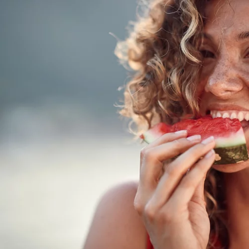 Τέλος στην κατακράτηση υγρών! 4 φυσικοί τρόποι να τη μειώσουμε