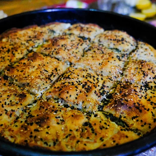 Γιατί όλοι προσθέτουν το μαύρο σουσάμι στη διατροφή τους; Τι λένε οι ειδικοί για τα οφέλη του