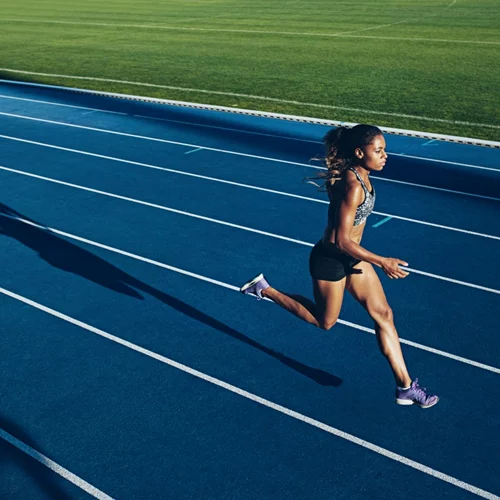 15 μυστικά για ενέργεια και γράμμωση από αθλητές (τουρσί μετά το τρέξιμο, πιπέρι στο τσάι και άλλες ιδέες!)