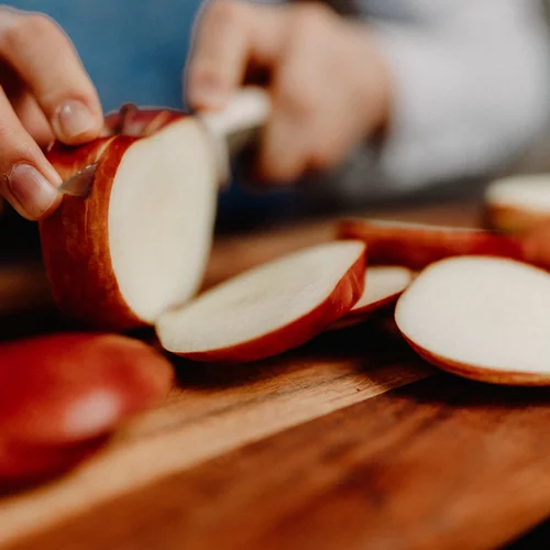 Το κόλπο με το μήλο που θα σε βοηθήσει να χάσεις βάρος