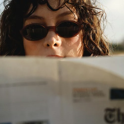 Τι είναι το "Σύνδρομο του Aπατεώνα" και πώς να το νικήσεις πριν καταστρέψει την αυτοπεποίθησή σου