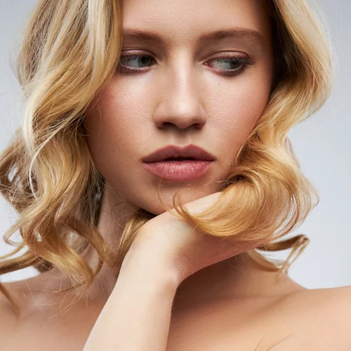 Με αυτόν τον τρόπο θα βρεις το ιδανικό nude κραγιόν για εσένα