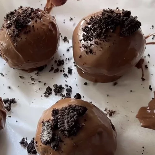 Οι πιο εύκολες Oreo μπουκιές με μόλις 3 υλικά που θα λατρέψεις - φανταστικό γλυκό ψυγείου χωρίς ψήσιμο