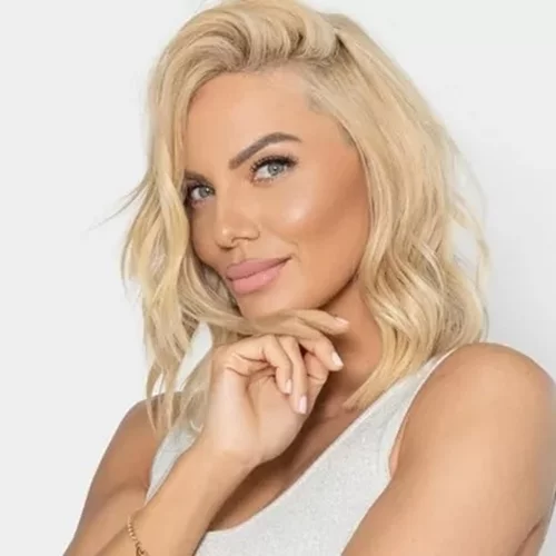 Στο δερματολόγο η Ιωάννα Μαλέσκου: Η θεραπεία που αφήνει την επιδερμίδα της αψεγάδιαστη