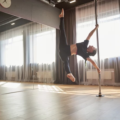 Pole dancing: Τι πρέπει να γνωρίζεις πριν το πρώτο μάθημα