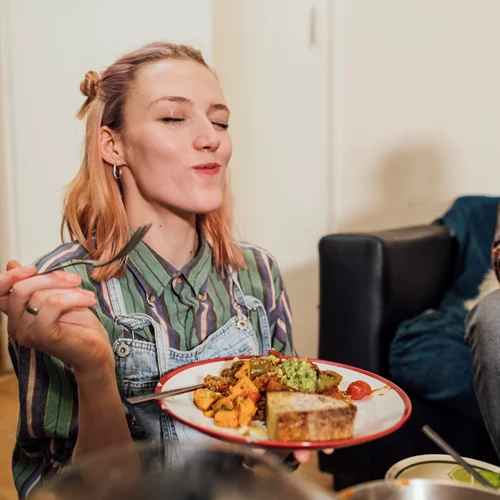 Οι 6 χειρότερες διατροφικές συνήθειες που επηρεάζουν τη λειτουργία του εγκεφάλου