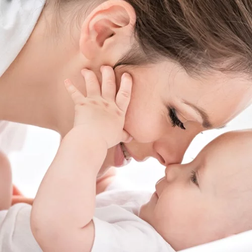 Πότε επιστρέφει η περίοδος μετά τον τοκετό και τι πρέπει να περιμένεις το πρώτο διάστημα;