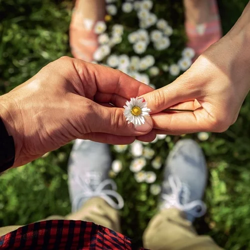 Σχέση ζωής ή "σχεσούλα": Γιατί αρκούμαστε σε σχέσεις χωρίς έρωτα;