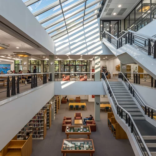 Το Ίδρυμα Charles Antetokounmpo Family Foundation και το Αμερικανικό Κολλέγιο Ελλάδος συνεργάζονται για να στηρίξουν το μέλλον των νέων