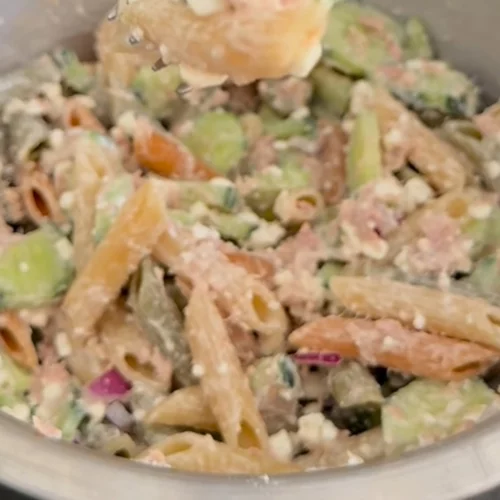 Πρωτεϊνική μακαρονοσαλάτα με cottage: Η ιδανική επιλογή για το γραφείο