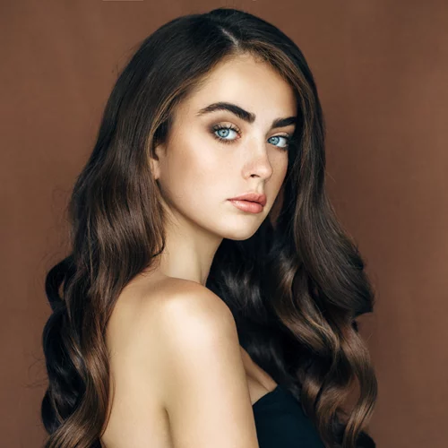 Όλα δείχνουν ότι το "expensive brunette" θα είναι το it χρώμα μαλλιών της φετινής άνοιξης