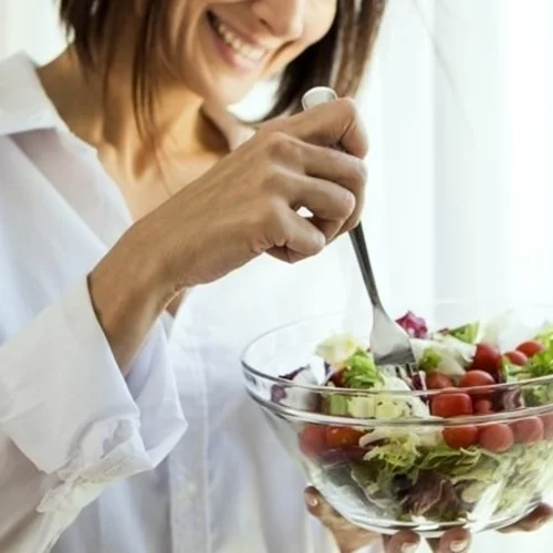 Πώς θα ζήσεις 10 χρόνια περισσότερο; Το βασικό συστατικό για υγιή γήρανση των γυναικών