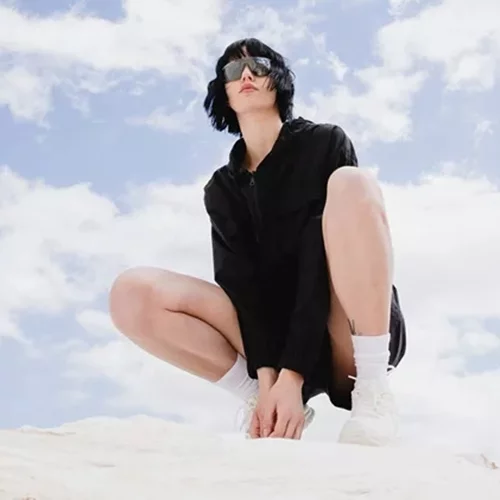 Αυτό είναι το brand στο οποίο πρέπει να στραφείς για τα καλοκαιρινά casual looks σου