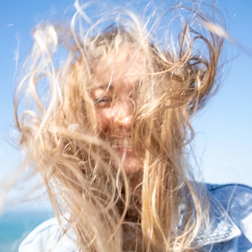 Μπερδεμένα μαλλιά: Πώς να τα ξεμπερδεύεις χωρίς να τα σπας