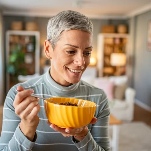 Παραλείπεις το πρωινό και τρως αργά το βράδυ; Δες από ποια πάθηση κινδυνεύεις